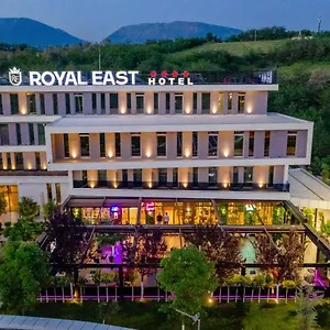 Royal East تيرانا