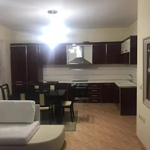 Lovely 2 Bedroom Appartamento