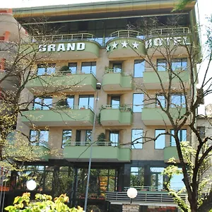 Hotel Grand &, Tirana