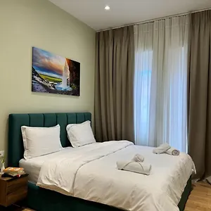 Inn Panto, Tirana